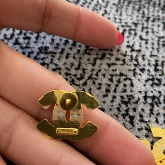 Beautiful buttons handmade into earrings - Picture 5 of 5